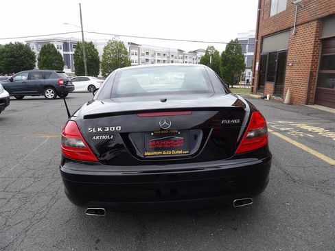 Used 2010 Mercedes-Benz SLK 300 image 4