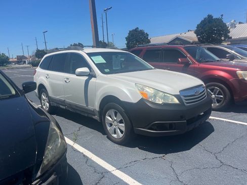 Used 2011 Subaru Outback 2.5i Premium AWD/4WD image 2