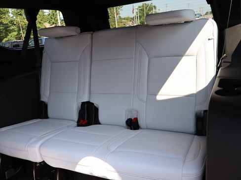 New 2025 Chevrolet Suburban Premier image 23