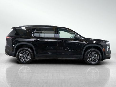 Used 2024 Chevrolet Traverse LT w/ Trailering Package AWD/4WD image 7