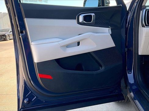 Used 2025 Kia Sorento S image 23