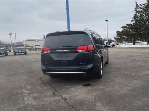 Used 2019 Chrysler Pacifica Limited image 8