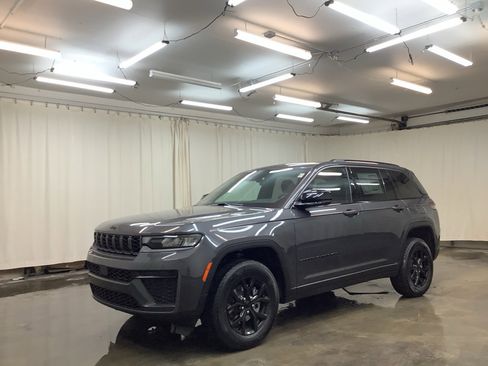 New 2026 Jeep Grand Cherokee Altitude AWD/4WD image 1