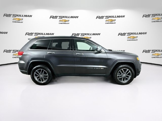 Used 2017 Jeep Grand Cherokee Limited AWD/4WD image 8