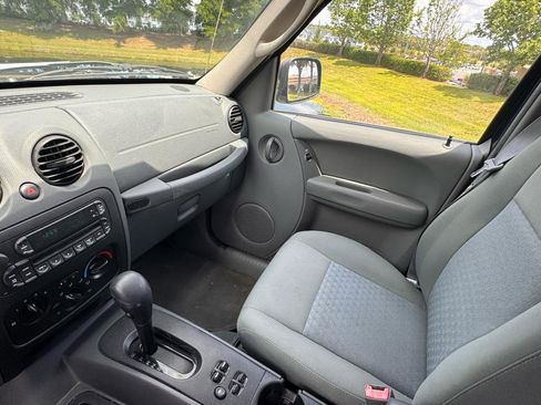 Used 2007 Jeep Liberty Sport RWD image 24
