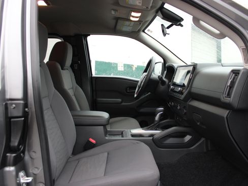 Certified 2025 Nissan Frontier S image 13