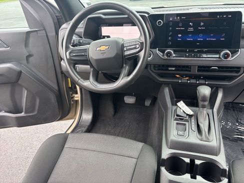 Used 2024 Chevrolet Colorado W/T image 31