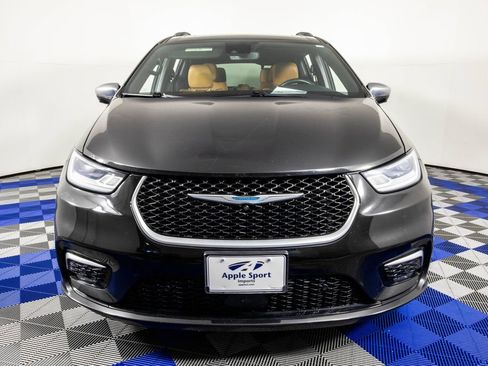 Used 2021 Chrysler Pacifica Pinnacle FWD image 3
