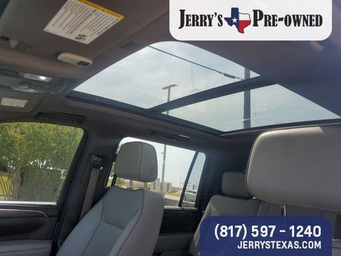 Used 2023 GMC Yukon XL SLT AWD/4WD image 10