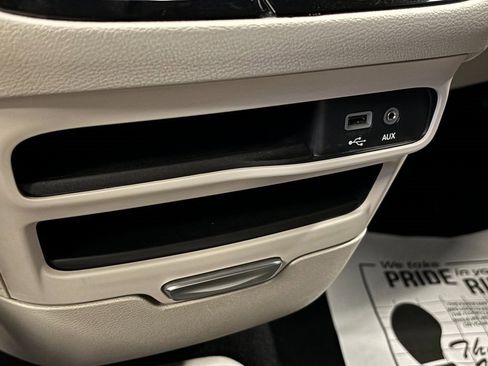 Used 2020 Chrysler Voyager L image 15