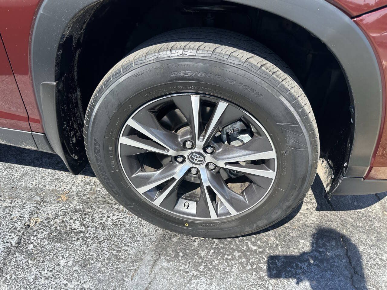 Used 2019 Toyota Highlander LE FWD image 6
