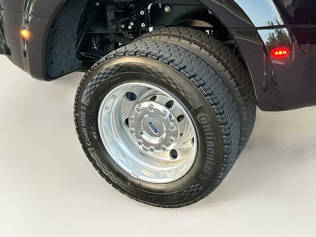 New 2027 Ford F450 Platinum w/ FX4 Off-Road Package AWD/4WD image 4