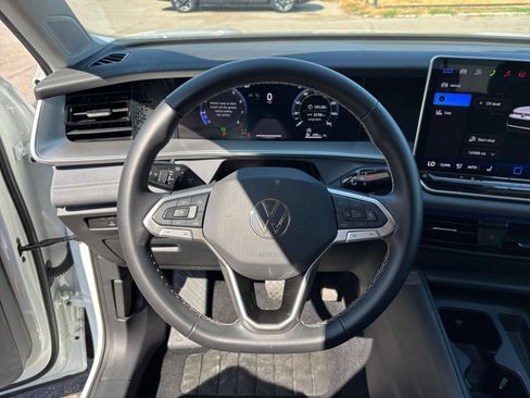 Used 2026 Volkswagen Tiguan SE AWD/4WD image 29