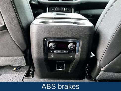 Used 2023 Chevrolet Tahoe Z71 w/ Luxury Package AWD/4WD image 18
