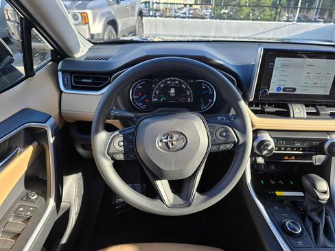 Used 2025 Toyota RAV4 XLE image 21