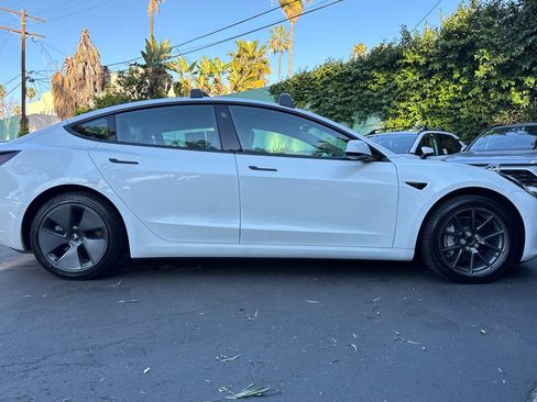 Used 2022 Tesla Model 3 image 3