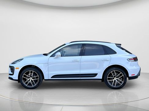 Certified 2025 Porsche Macan image 2