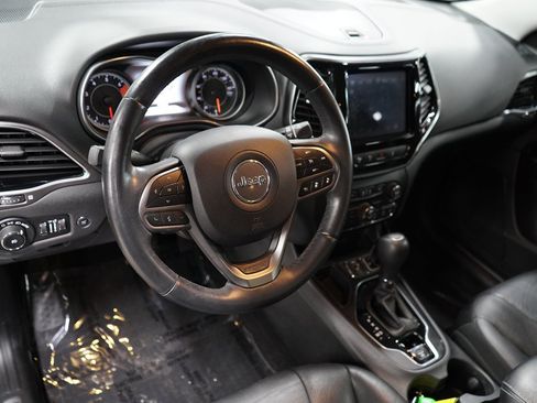 Used 2019 Jeep Cherokee Limited w/ Technology Group FWD image 11