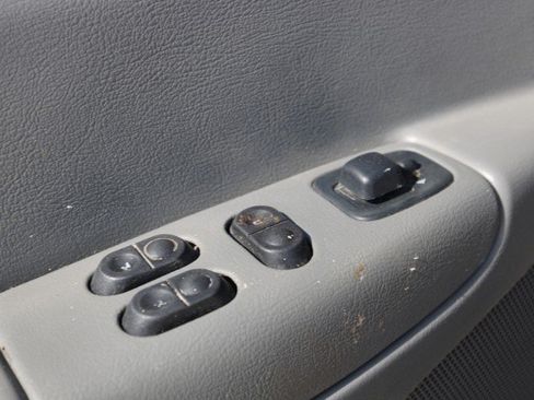 Used 2005 Ford E-150 and Econoline 150 RWD image 13