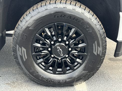 Used 2022 Chevrolet Silverado 2500 LTZ w/ LTZ Plus Package image 13