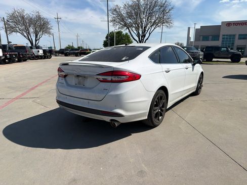 Used 2018 Ford Fusion SE w/ Equipment Group 201A image 3