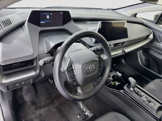 Certified 2025 Toyota Prius LE FWD image 10
