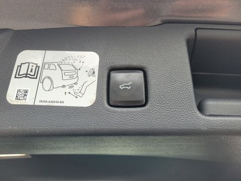 Used 2020 Ford Escape Titanium image 15