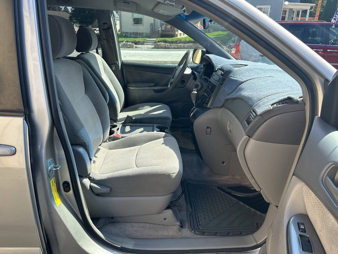Used 2007 Toyota Sienna LE w/ LE Pkg 1 FWD image 11