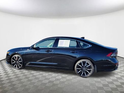 Used 2024 Honda Accord Touring image 5