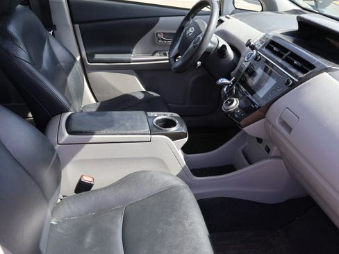 Used 2015 Toyota Prius V Three image 12