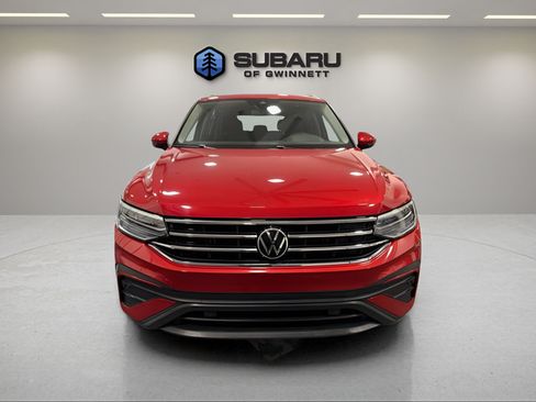 Used 2023 Volkswagen Tiguan SE w/ Panoramic Sunroof Package FWD image 8