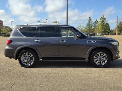 Used 2024 INFINITI QX80 Luxe image 3