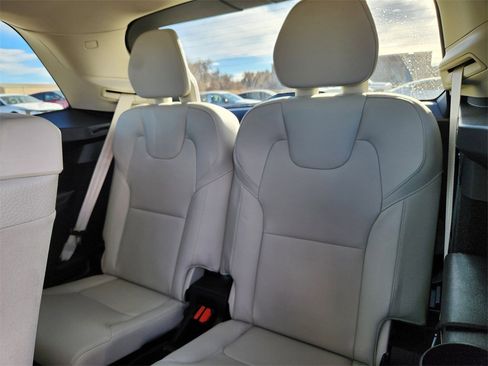 Used 2020 Volvo XC90 T5 Momentum w/ Protection Package Premier image 10