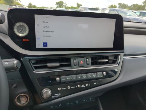 New 2025 Lexus ES 350 w/ Premium Package image 23