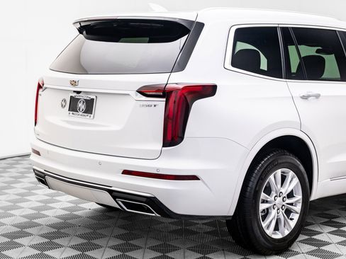 New 2025 Cadillac XT6 Luxury image 30