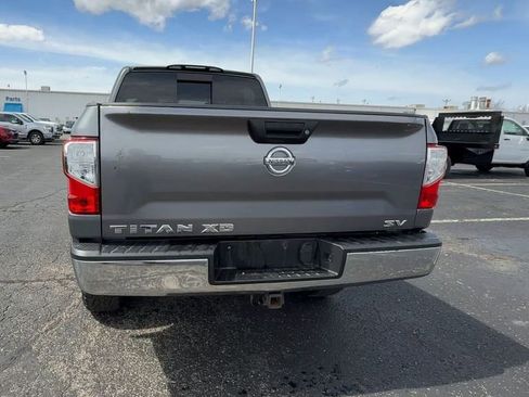 Used 2017 Nissan Titan SV image 7
