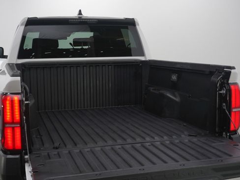 Used 2025 Toyota Tacoma SR image 9