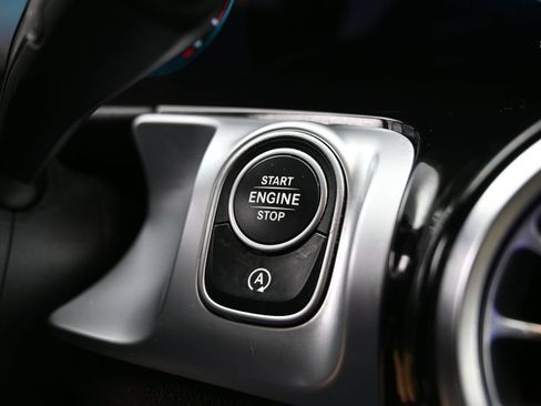 Used 2022 Mercedes-Benz GLB 250 w/ Premium Package Lite image 27