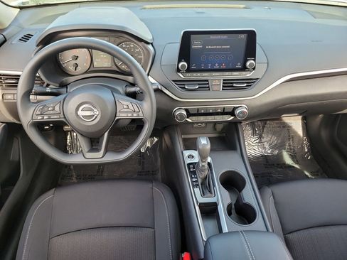 Certified 2025 Nissan Altima 2.5 S FWD image 4