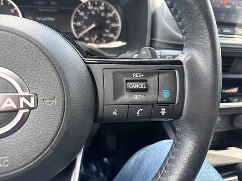 Used 2023 Nissan Rogue SV w/ SV Premium B Package FWD image 18