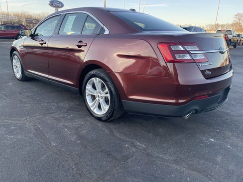 Used 2016 Ford Taurus SEL image 3