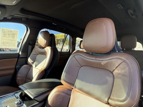 Certified 2023 Lincoln Aviator Reserve w/ Equipment Group 201A image 17