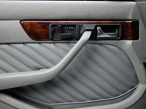 Used 1991 Mercedes-Benz 560 SEL image 40