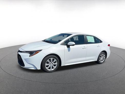 Used 2025 Toyota Corolla LE FWD image 6