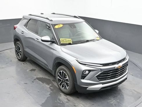 Used 2025 Chevrolet TrailBlazer LT AWD/4WD image 38