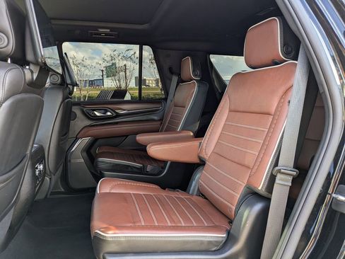 Used 2023 GMC Yukon Denali Ultimate image 16