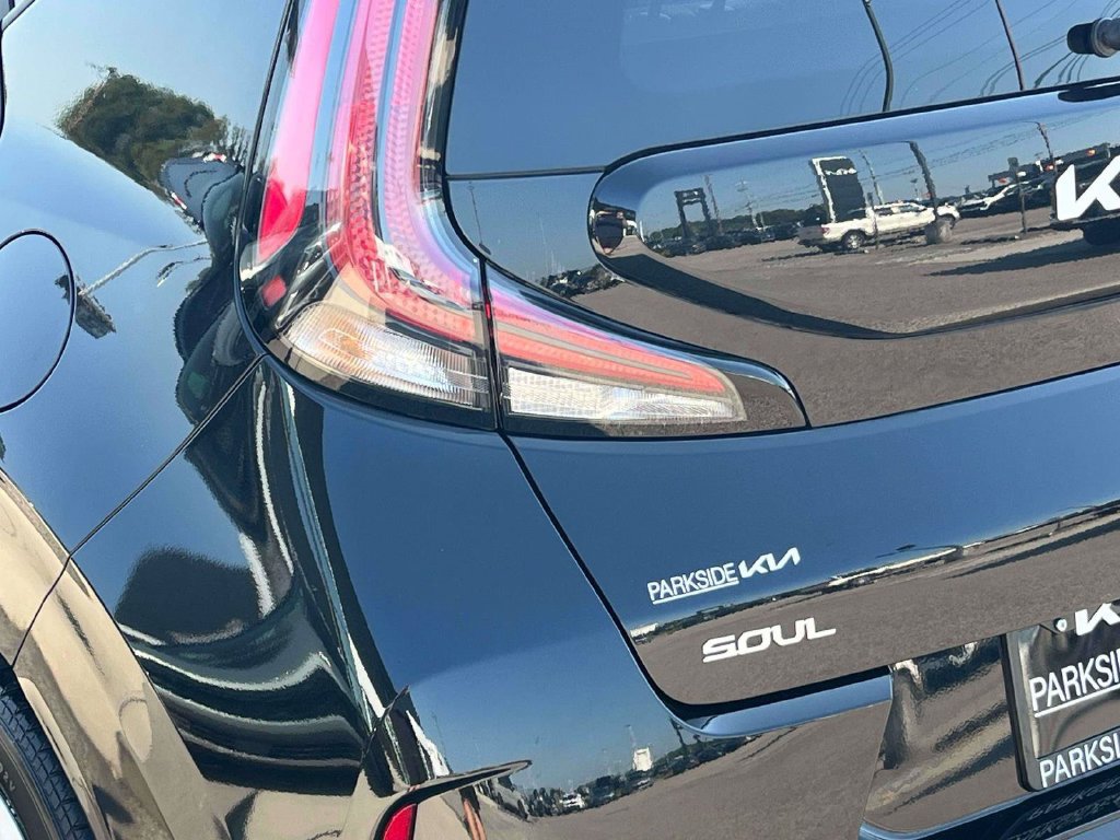 Used 2023 Kia Soul LX FWD image 33
