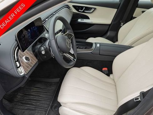 Used 2025 Mercedes-Benz E 350 4MATIC Sedan image 2