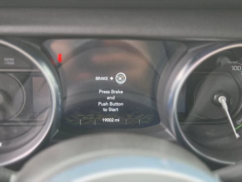 Used 2023 Jeep Wrangler Unlimited Sahara w/ Cold Weather Group AWD/4WD image 9