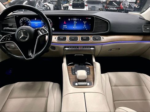 Used 2024 Mercedes-Benz GLS 450 4MATIC image 15